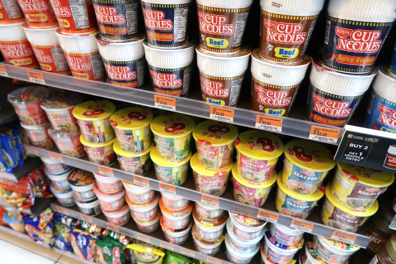 セブ島のセブンイレブンのカップ麺