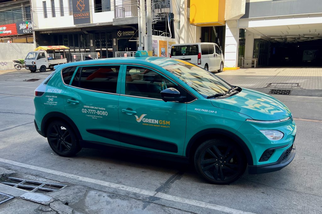 セブ島の緑色タクシー（EV Taxi）