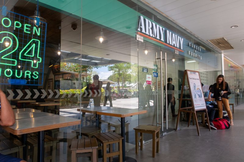 セブ島ITパークのARMY NAVY