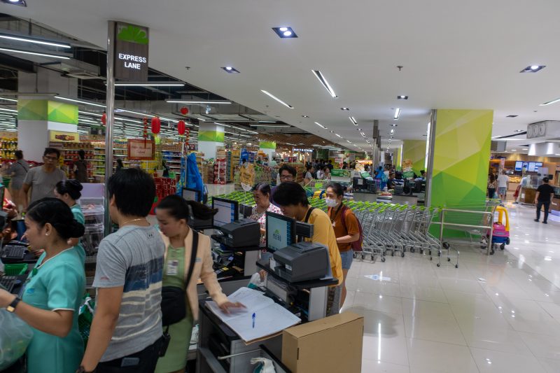 アヤラモールの食料品スーパーMETRO