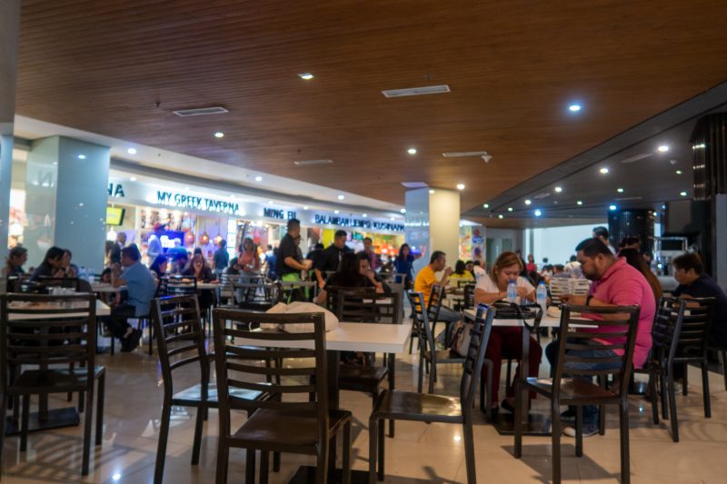 アヤラモールのフードコート