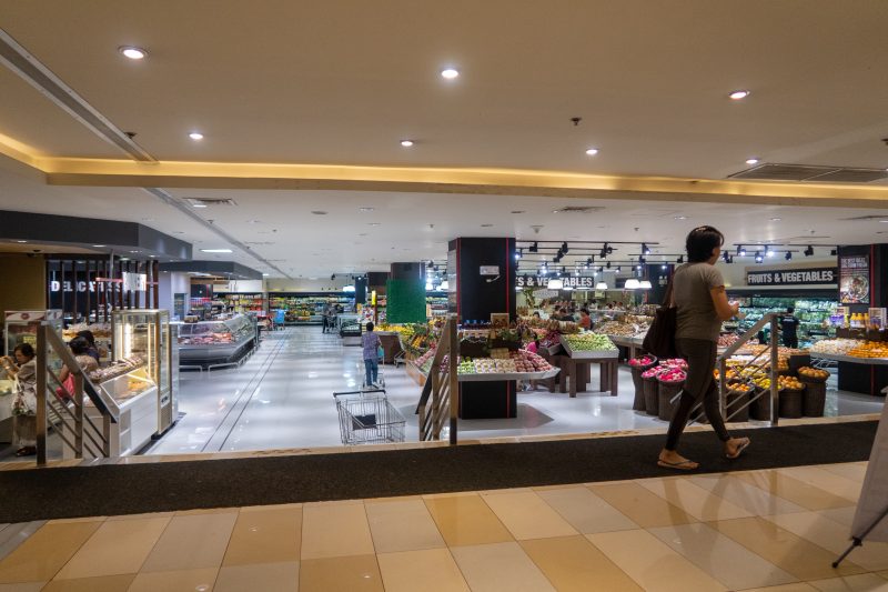 アヤラモールの食料品スーパーRustans