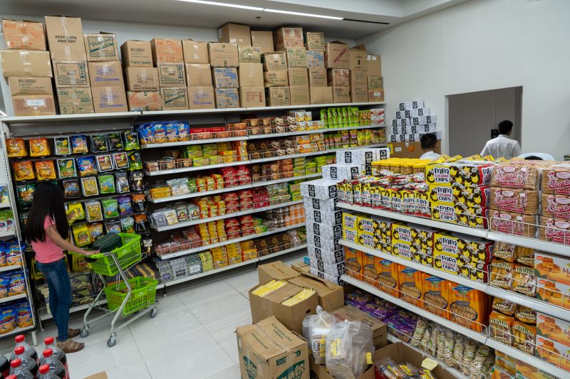 アヤラモールセントラルブロックの食料品スーパー