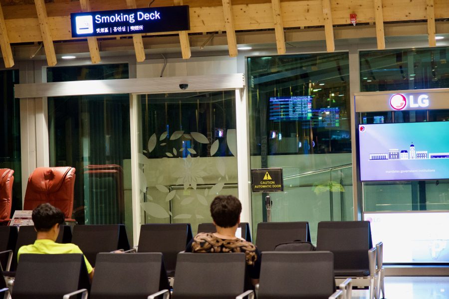 マクタン・セブ国際空港のターミナル2の喫煙所