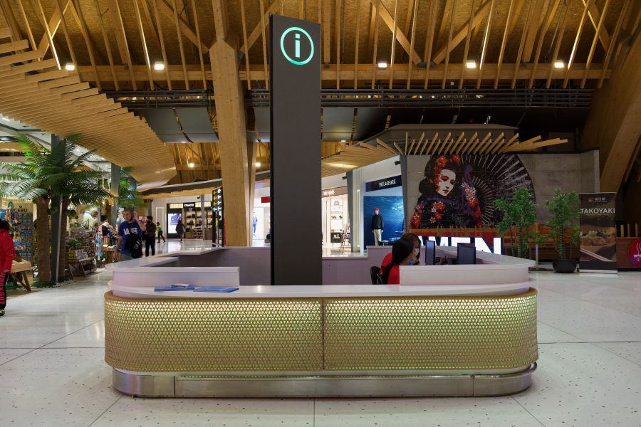 マクタン・セブ国際空港のターミナル2の出国審査後のロビー