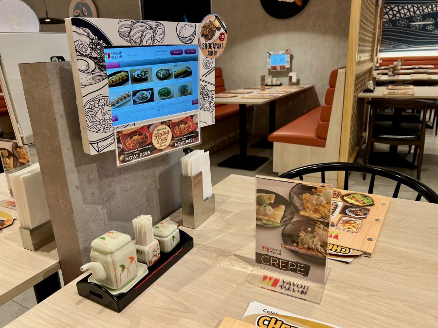 セブ島やよい軒のメニューとタッチスクリーン