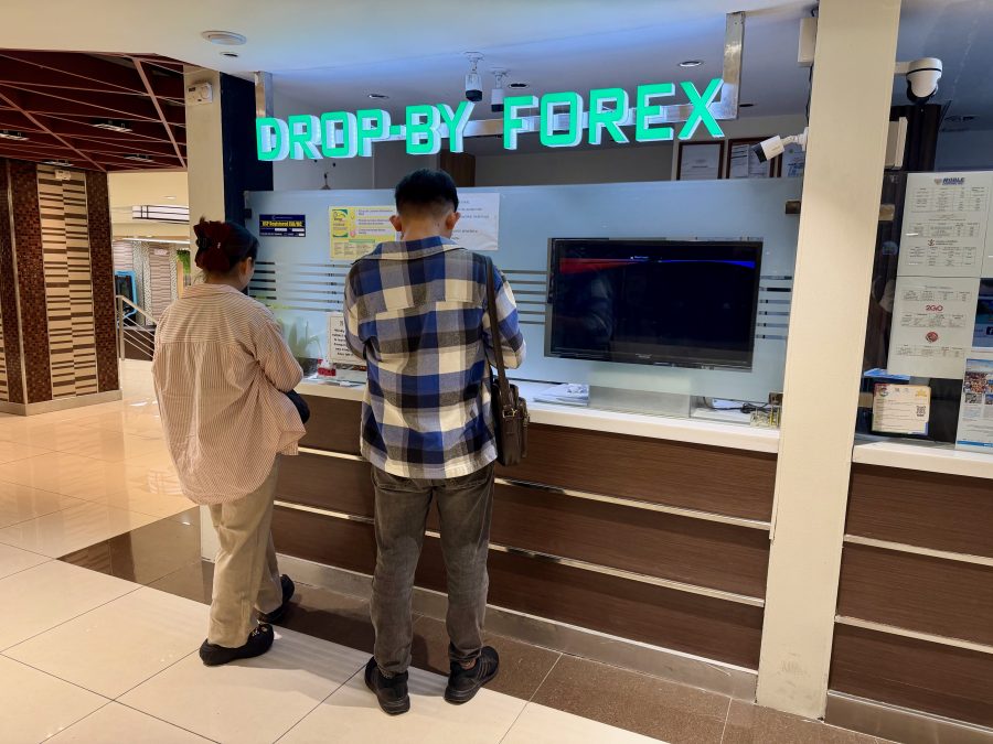 アヤラモールRustan's（ルスタンス）1階の両替所