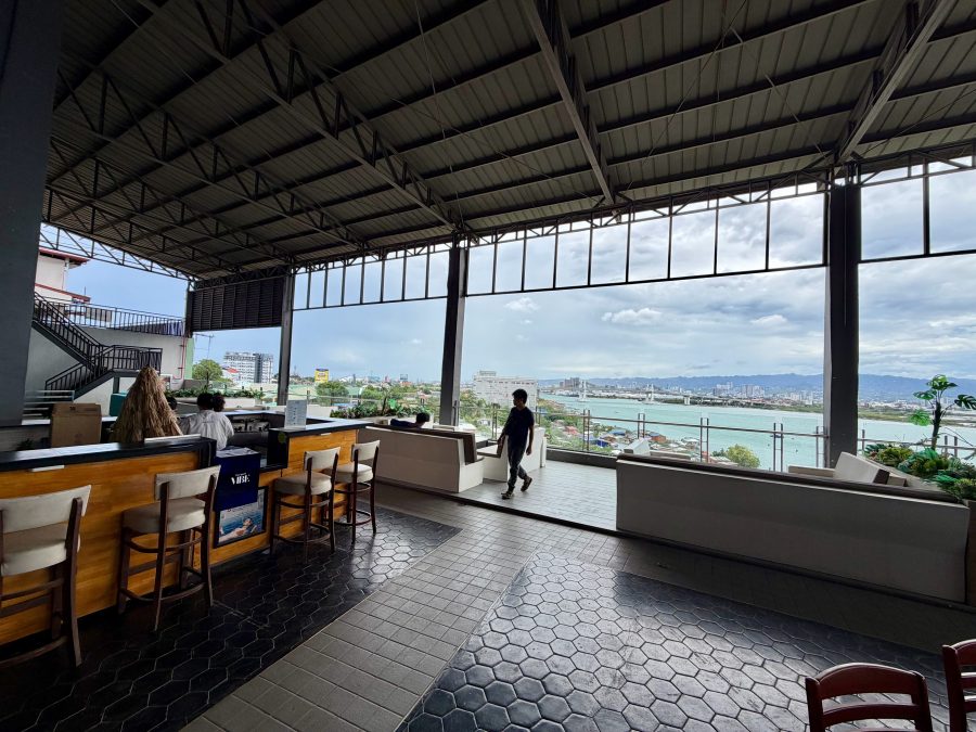 アイランドセントラルマクタンのVIBE Cafe（バイブ・カフェ）